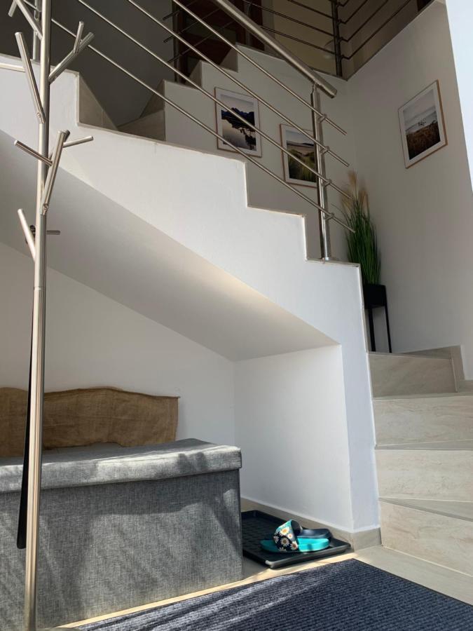 Gaj  Cozy 2-Bedroom Vacation Apartment With Entire Top Floor מראה חיצוני תמונה