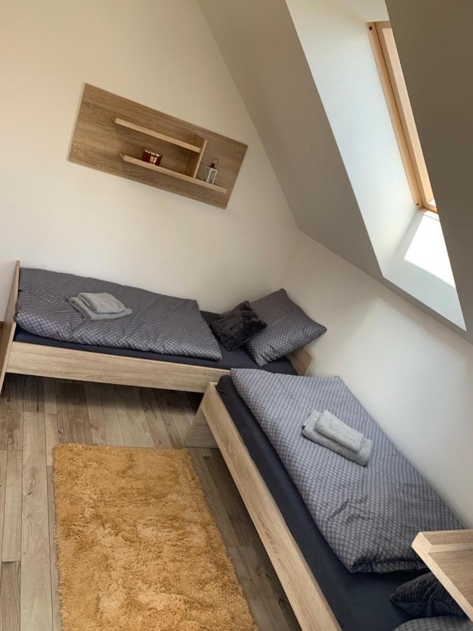 Gaj  Cozy 2-Bedroom Vacation Apartment With Entire Top Floor מראה חיצוני תמונה