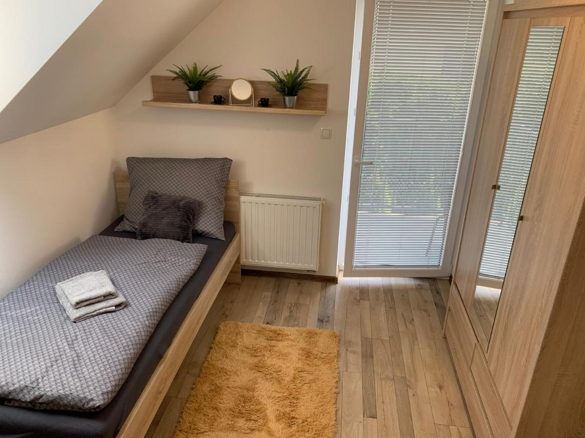 Gaj  Cozy 2-Bedroom Vacation Apartment With Entire Top Floor מראה חיצוני תמונה