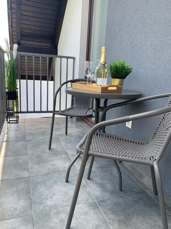 Gaj  Cozy 2-Bedroom Vacation Apartment With Entire Top Floor מראה חיצוני תמונה