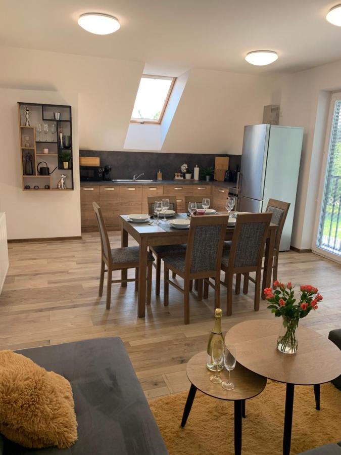 Gaj  Cozy 2-Bedroom Vacation Apartment With Entire Top Floor מראה חיצוני תמונה