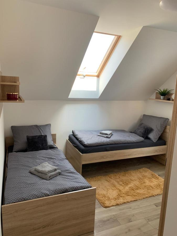 Gaj  Cozy 2-Bedroom Vacation Apartment With Entire Top Floor מראה חיצוני תמונה